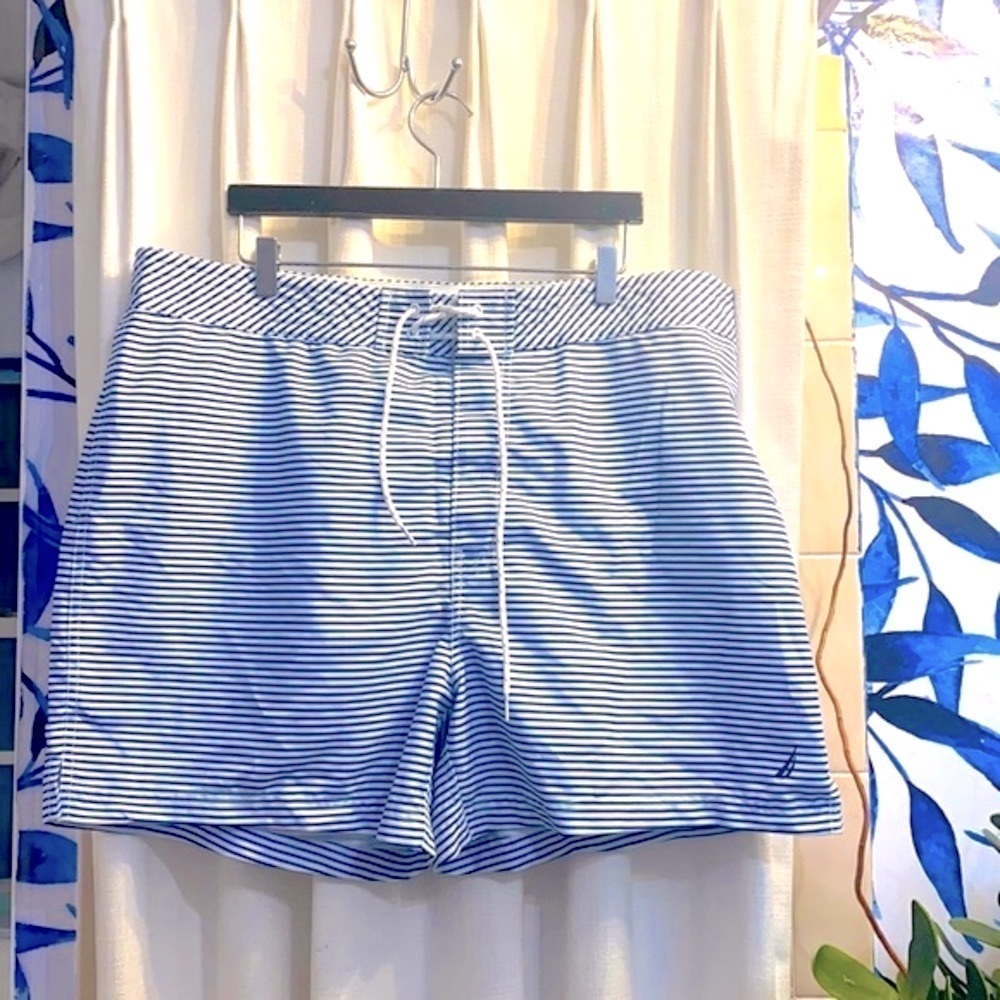 NWOT Men’s Nautica Blue and White Striped Nautical Swim Trunks Size XXL